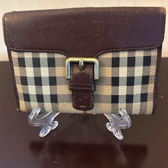 Burberry compact wallet fair condition - Picture 8 of 8